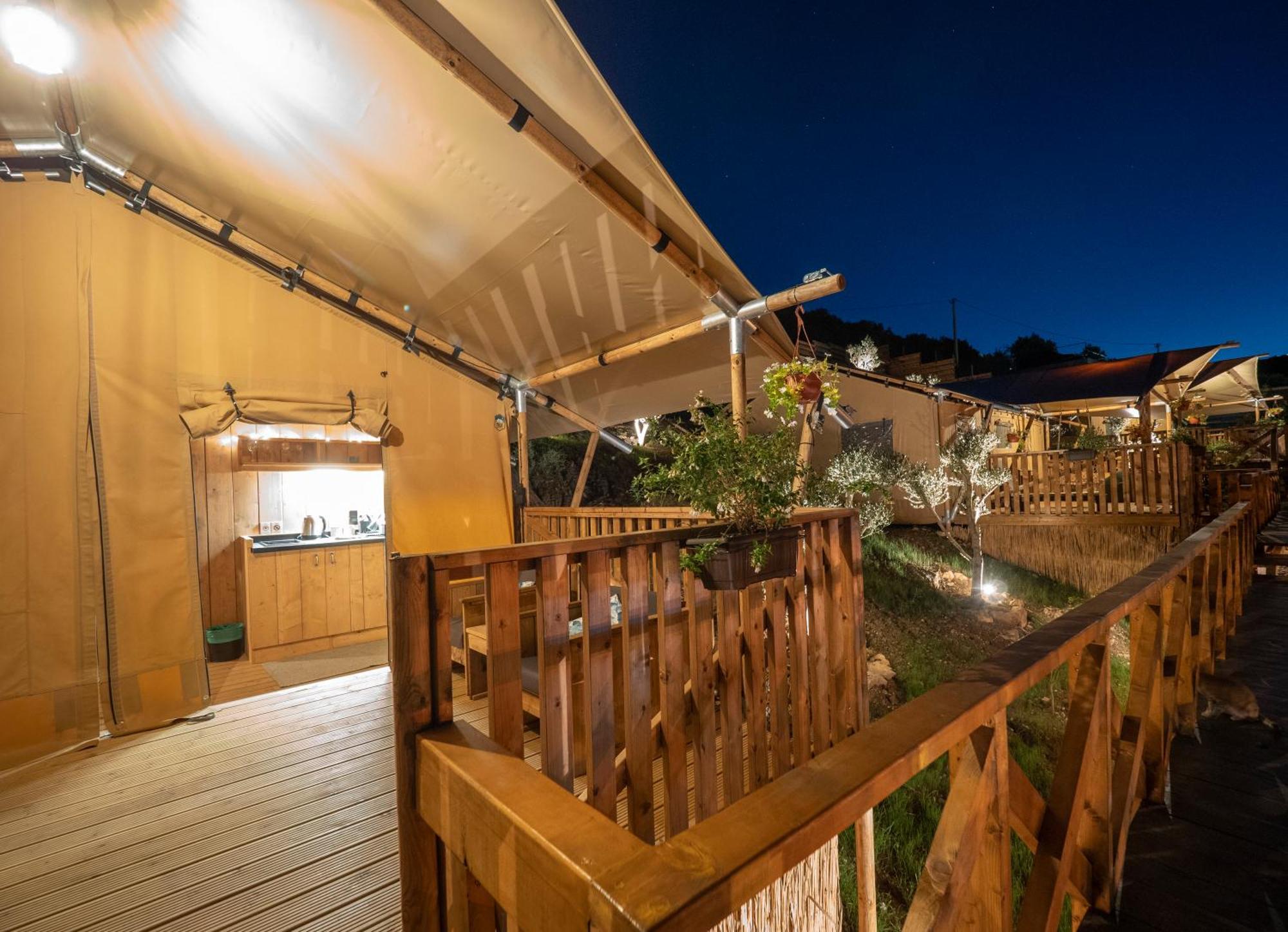 Sea Glamping Hotel Kotor Buitenkant foto
