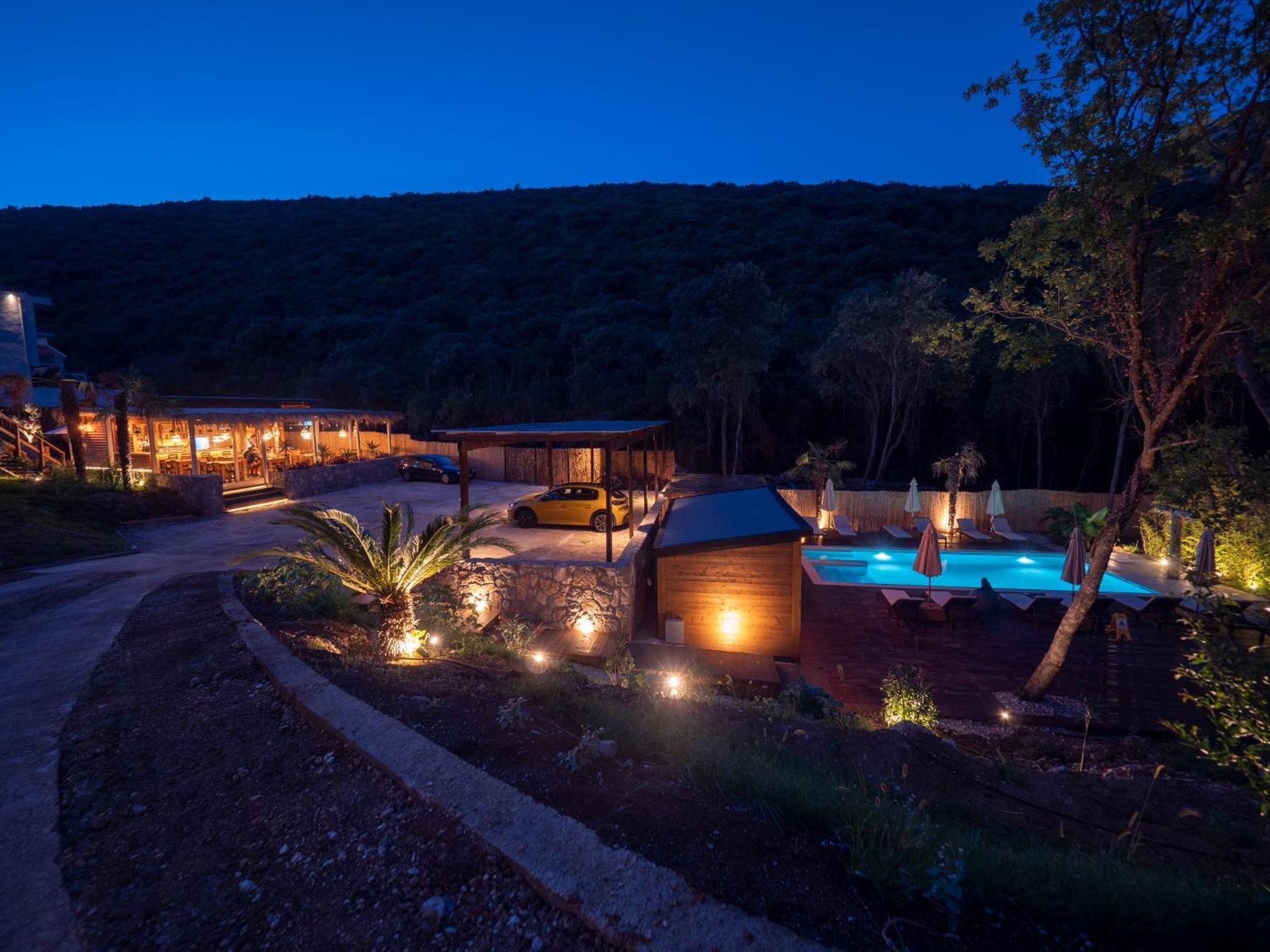 Sea Glamping Hotel Kotor Buitenkant foto